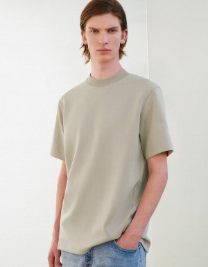 Men's Urban Revivo Standard Sleeve Crew Neck T Shirts Khaki | OFG2426XJ