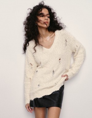 Women's Urban Revivo Crew Neck Knitted Cardigan White | XQR2524JV