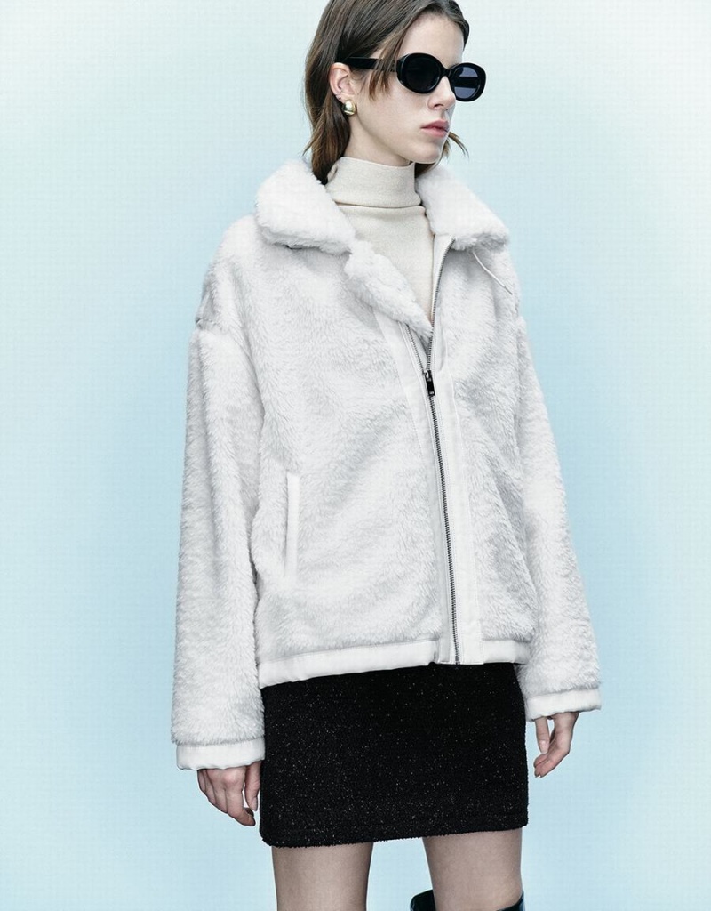 Women's Urban Revivo Zipper Front Furry Coats White | ODR2321NL